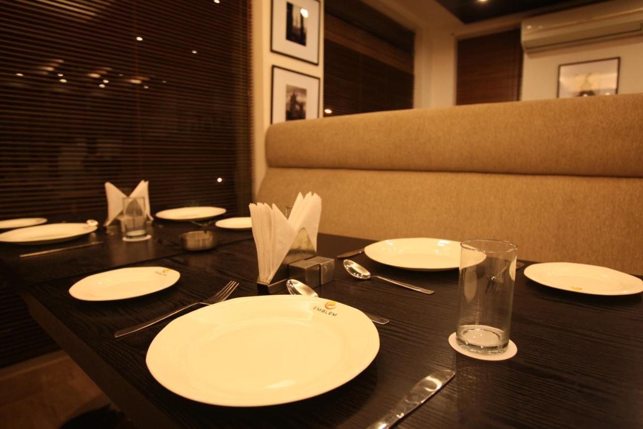 Emblem Hotel New Friends Colony, New Delhi Nova Deli Exterior foto