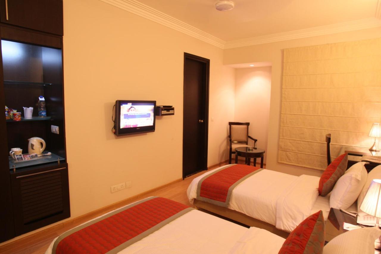 Emblem Hotel New Friends Colony, New Delhi Nova Deli Exterior foto