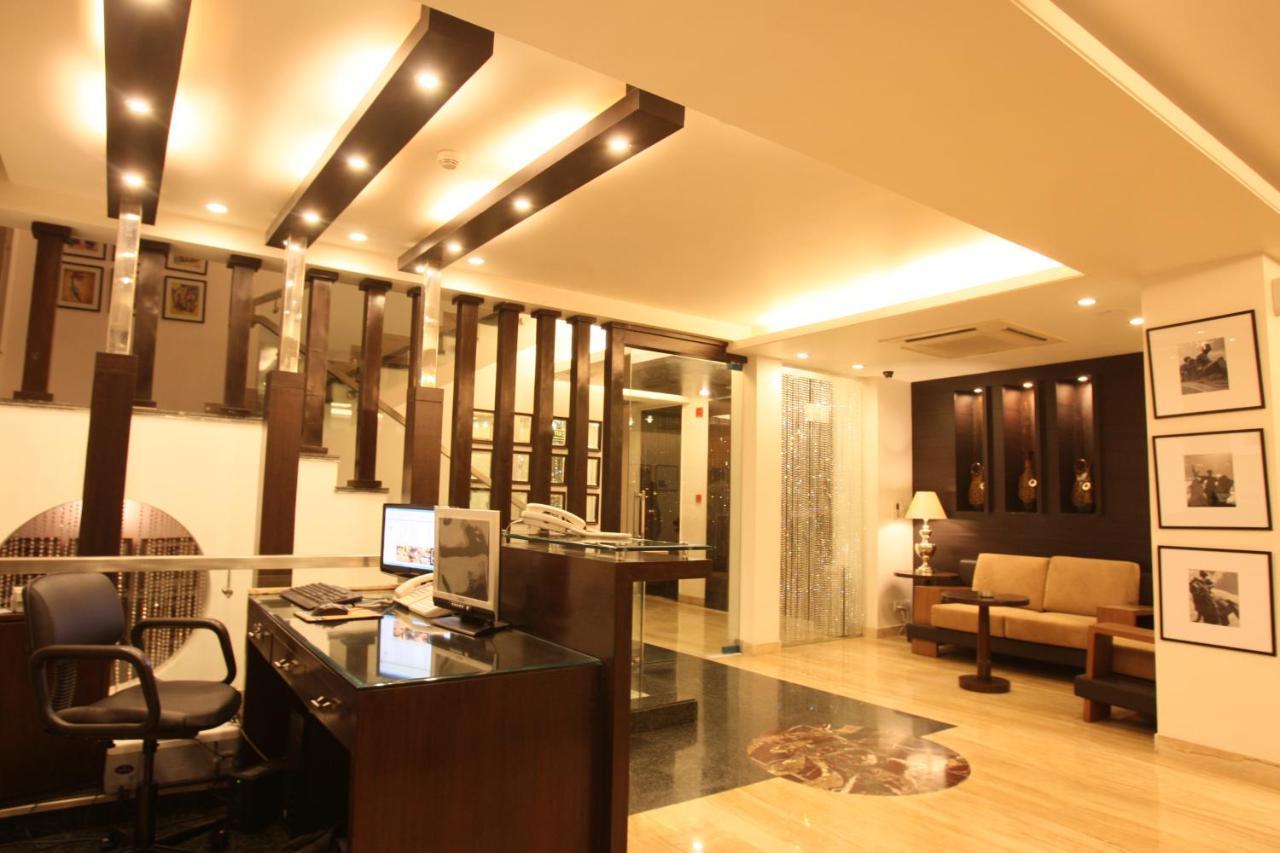 Emblem Hotel New Friends Colony, New Delhi Nova Deli Exterior foto