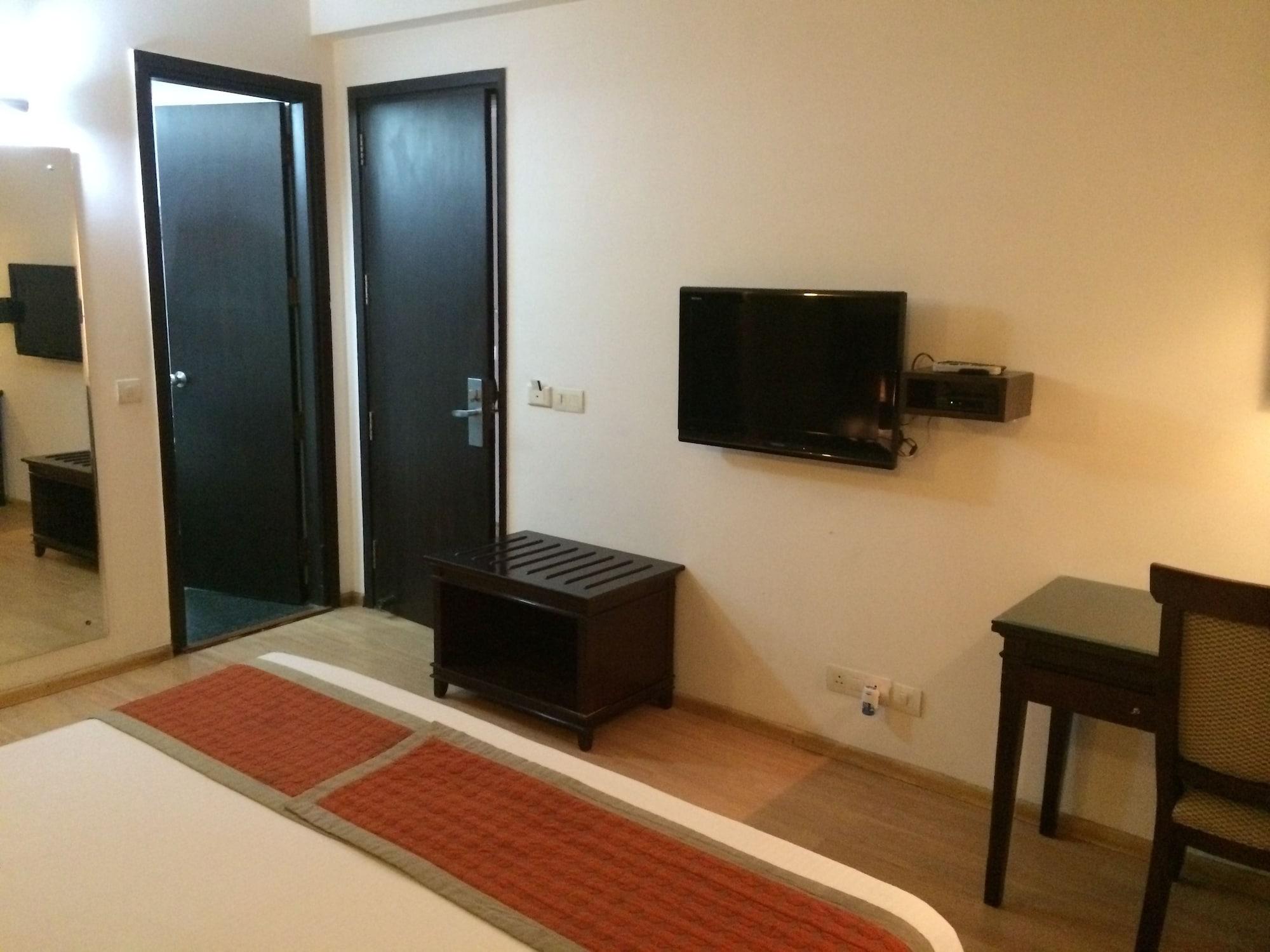 Emblem Hotel New Friends Colony, New Delhi Nova Deli Exterior foto