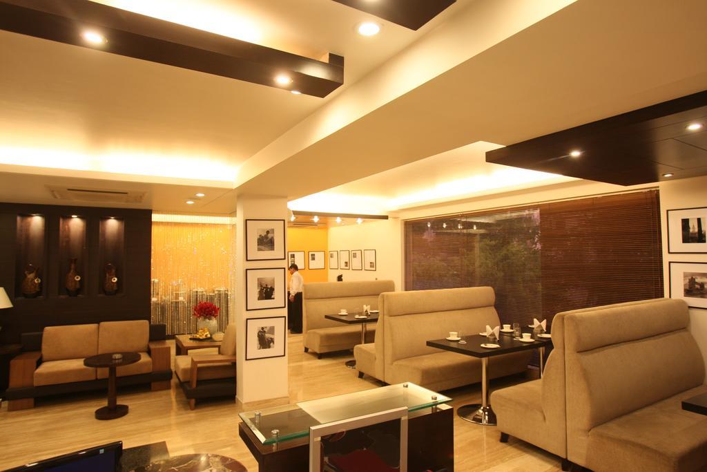 Emblem Hotel New Friends Colony, New Delhi Nova Deli Exterior foto