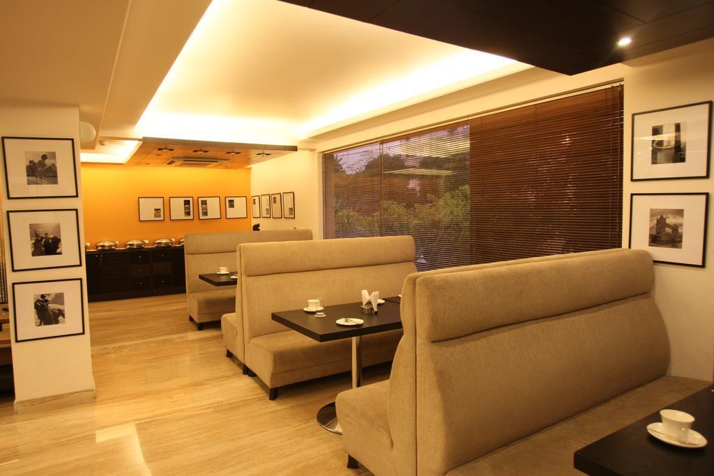 Emblem Hotel New Friends Colony, New Delhi Nova Deli Exterior foto