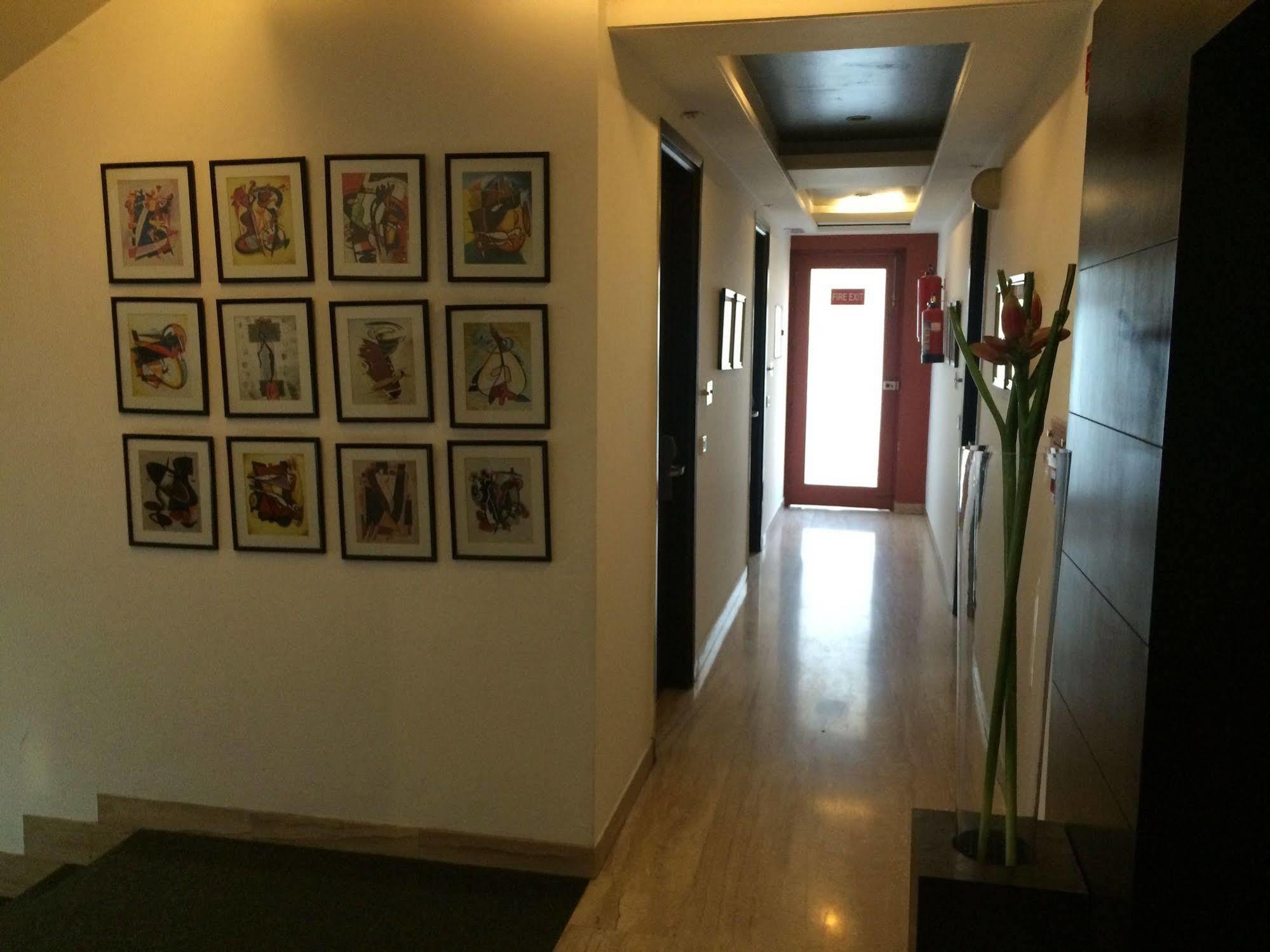 Emblem Hotel New Friends Colony, New Delhi Nova Deli Exterior foto