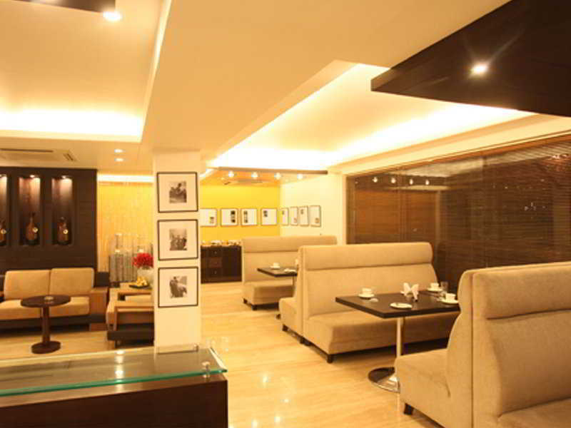 Emblem Hotel New Friends Colony, New Delhi Nova Deli Exterior foto