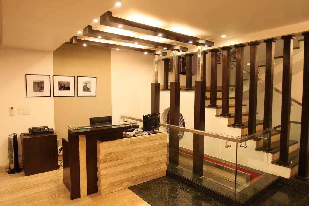 Emblem Hotel New Friends Colony, New Delhi Nova Deli Exterior foto
