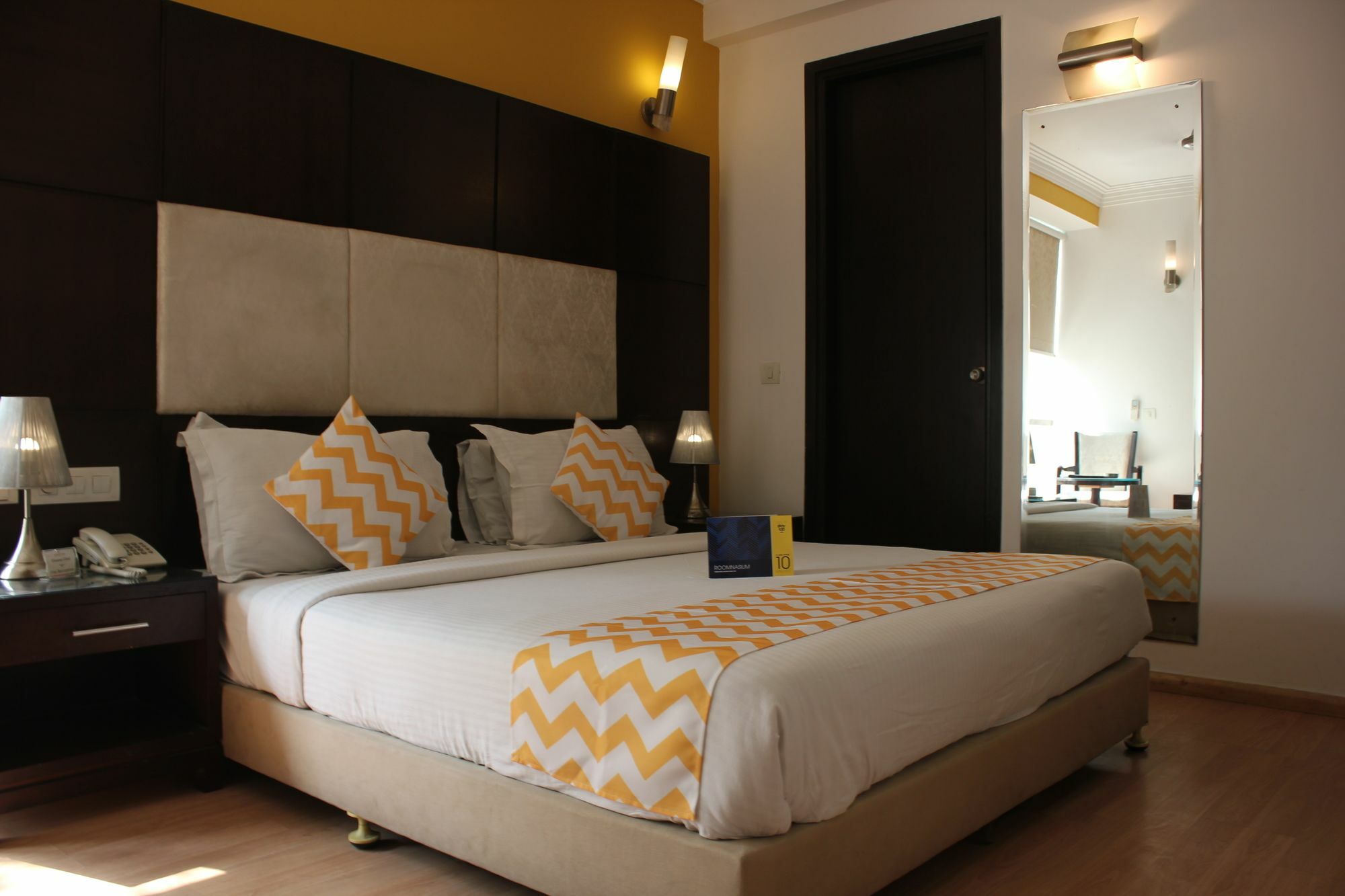 Emblem Hotel New Friends Colony, New Delhi Nova Deli Exterior foto