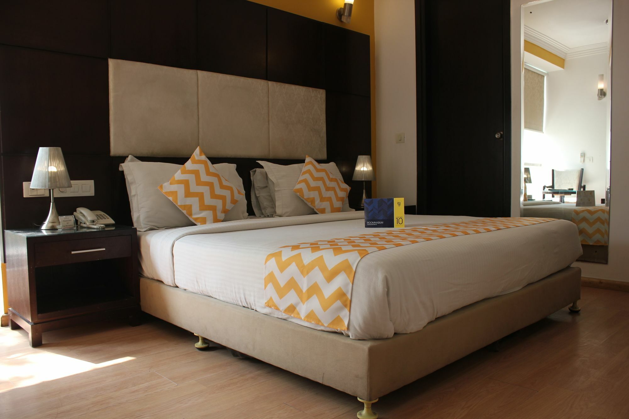 Emblem Hotel New Friends Colony, New Delhi Nova Deli Exterior foto