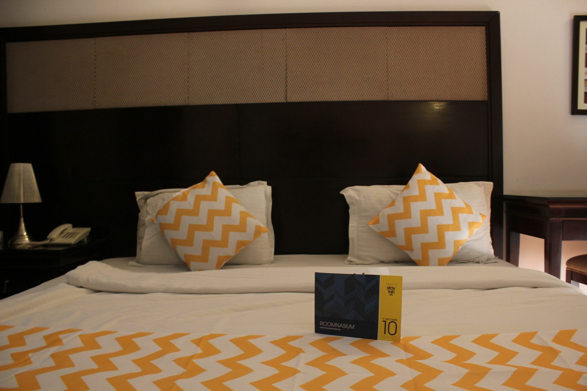 Emblem Hotel New Friends Colony, New Delhi Nova Deli Exterior foto