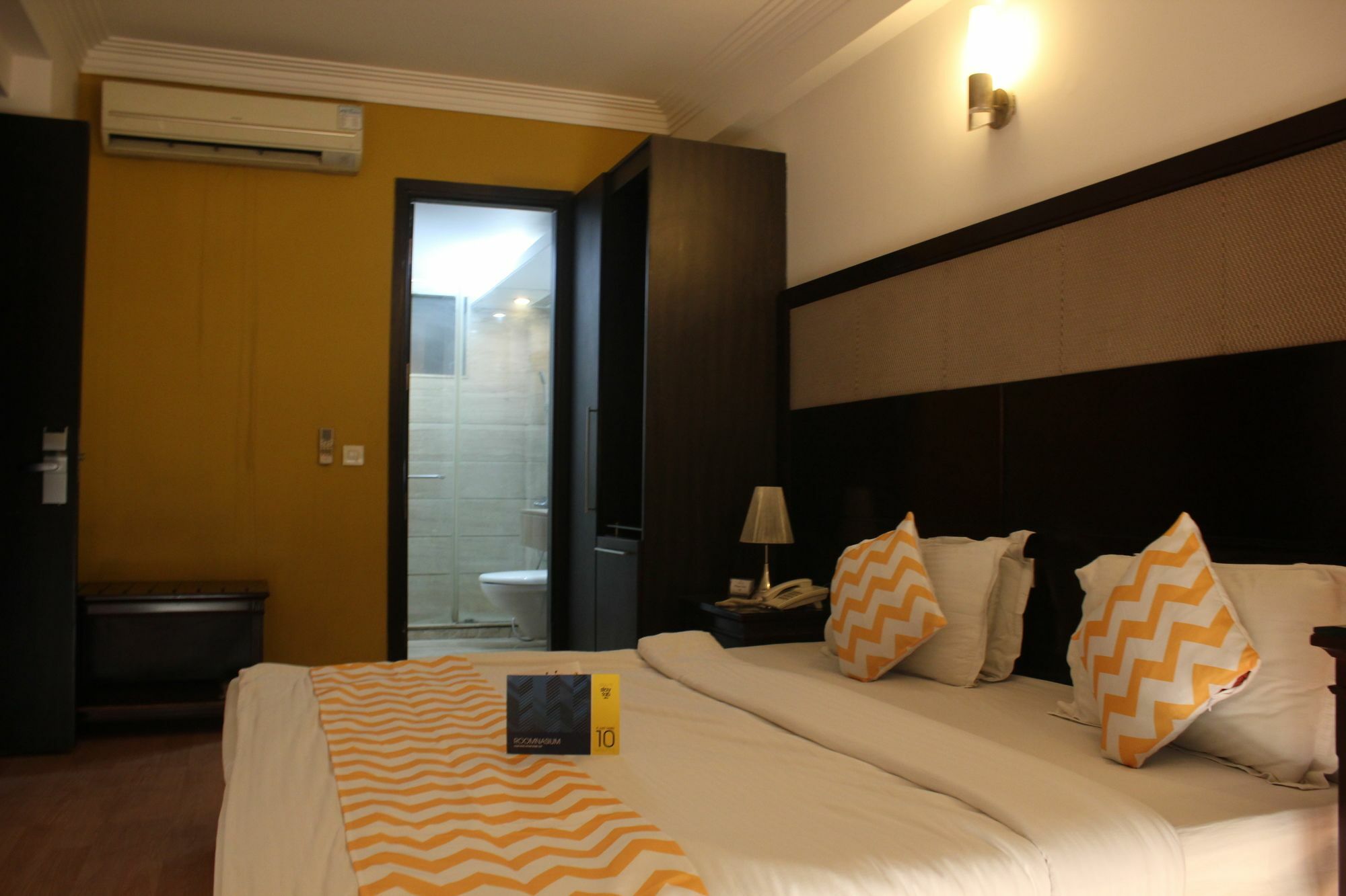 Emblem Hotel New Friends Colony, New Delhi Nova Deli Exterior foto