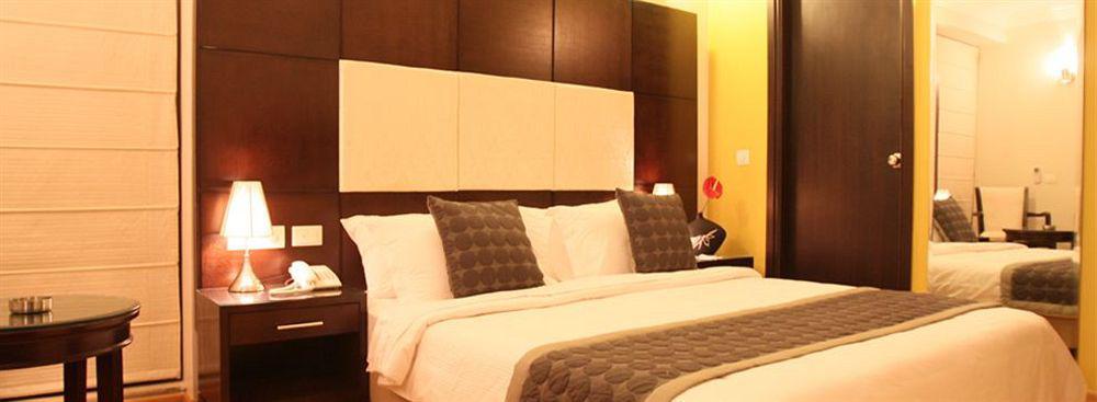 Emblem Hotel New Friends Colony, New Delhi Nova Deli Exterior foto